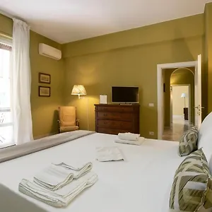 https://lilly-apartment.it-tuscanyhotel.com